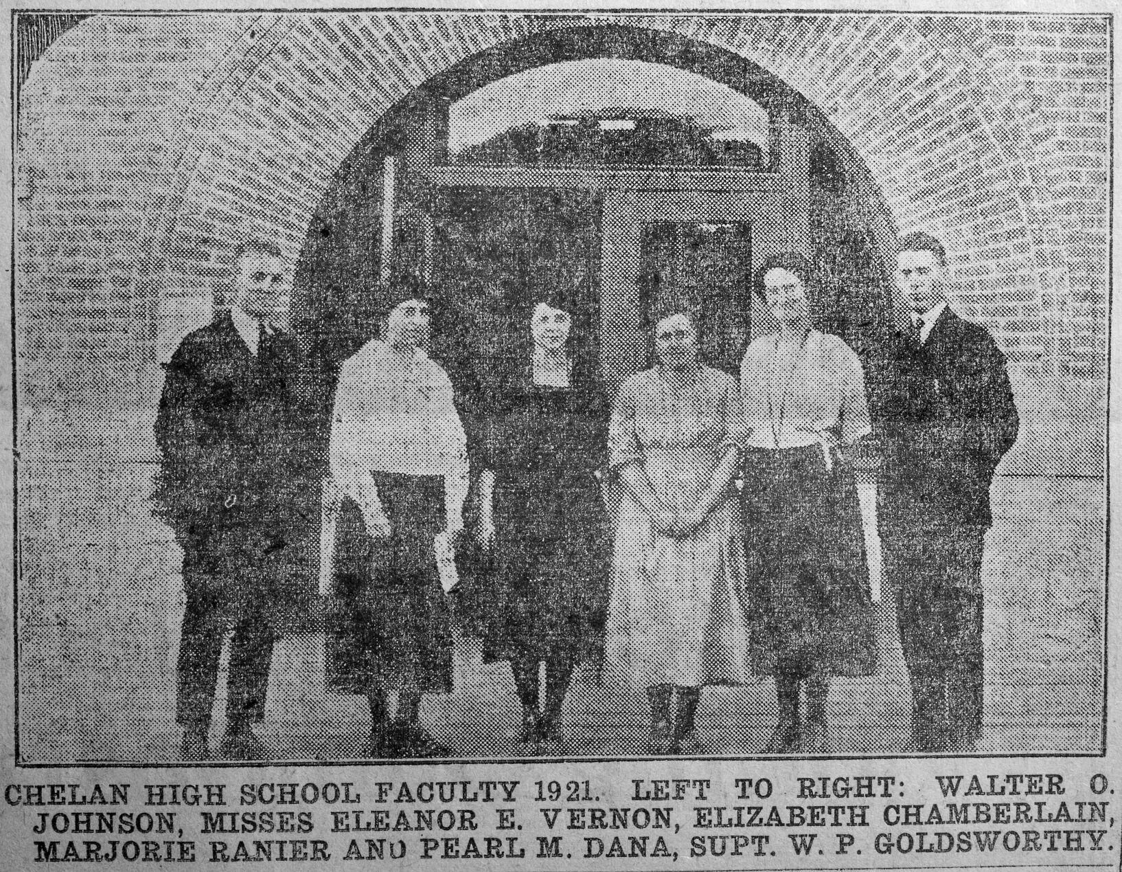 211127-newslocal-oldnewsphoto 01.jpg
